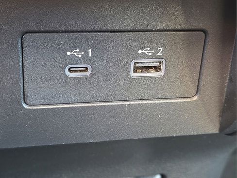 Used 2023 Nissan Titan SV image 30