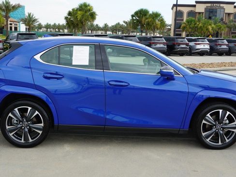 Certified 2025 Lexus UX 300h FWD w/ Accessory Package (Z1) image 4