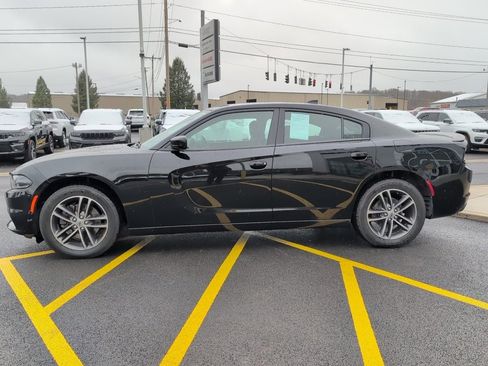 Used 2019 Dodge Charger SXT image 4