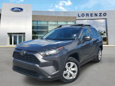 Used 2020 Toyota RAV4 LE image 1