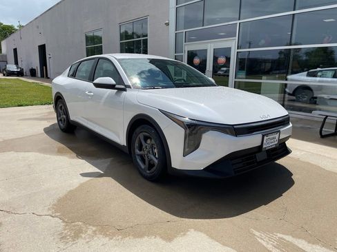 New 2026 Kia K4 FWD image 1