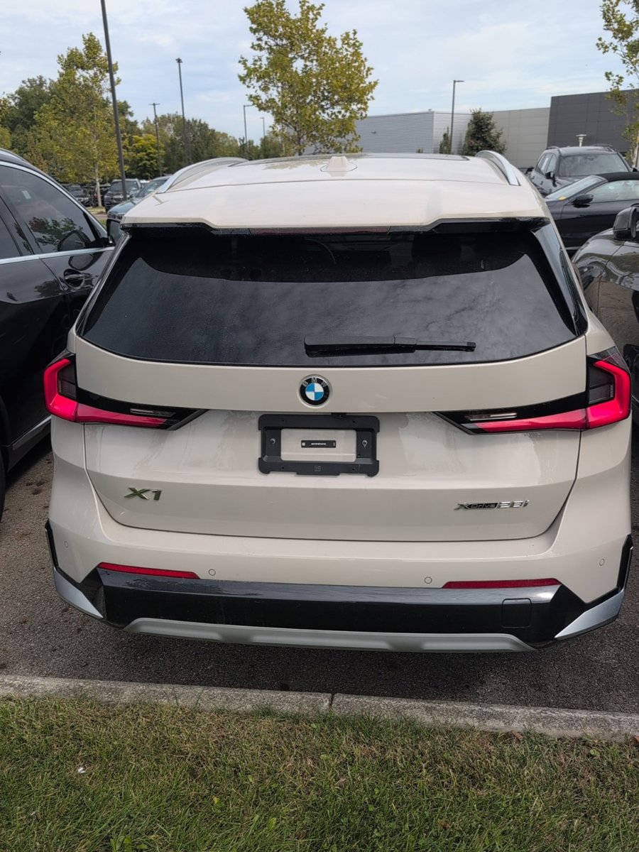 Used 2026 BMW X1 xDrive28i AWD/4WD image 3
