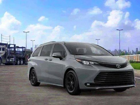 New 2026 Toyota Sienna XLE Woodland Edition AWD/4WD image 15