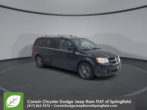 Certified 2017 Dodge Grand Caravan SXT image 4