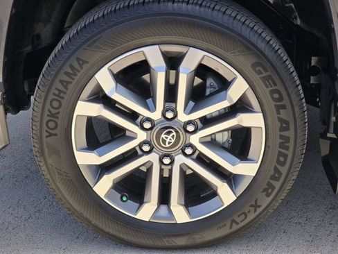 Used 2025 Toyota 4Runner Limited AWD/4WD image 9