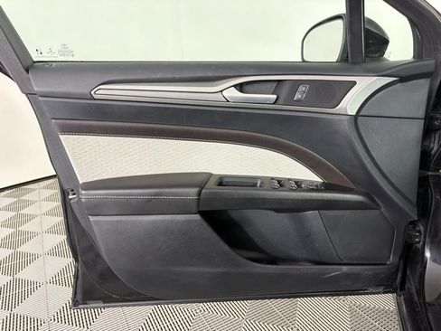 Used 2020 Ford Fusion SE w/ Equipment Group 151A FWD image 17