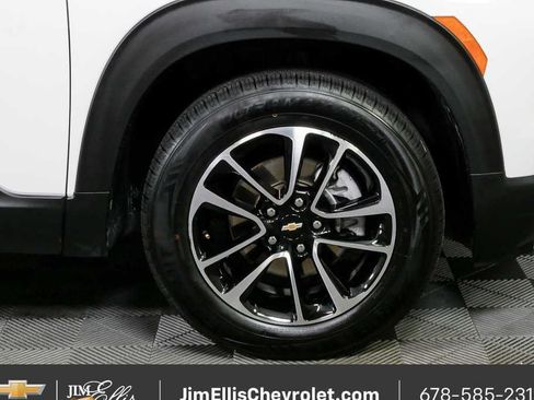Certified 2025 Chevrolet TrailBlazer LT AWD/4WD image 35