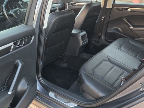 Used 2017 Volkswagen Passat 1.8T R-Line image 21