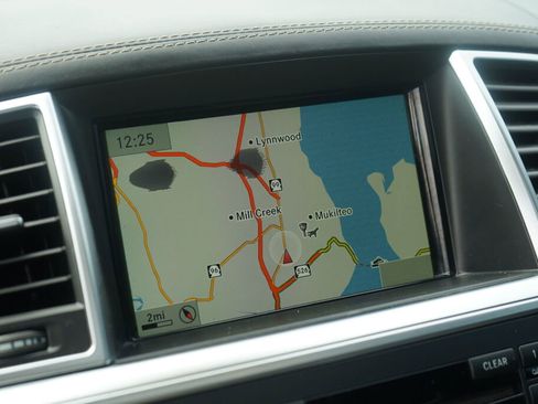 Used 2014 Mercedes-Benz ML 63 AMG 4MATIC image 24