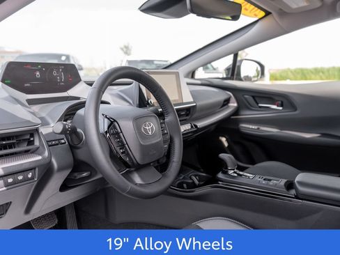 Used 2026 Toyota Prius XLE AWD/4WD image 19