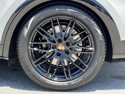 New 2026 Porsche Cayenne GTS AWD/4WD image 42