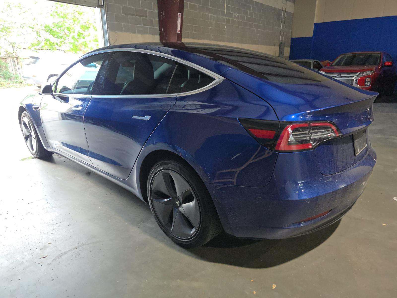 Used 2019 Tesla Model 3 Standard Range RWD image 3