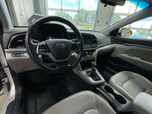 Used 2017 Hyundai Elantra Limited FWD image 13