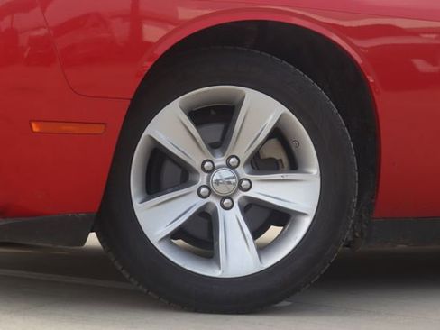 Used 2023 Dodge Challenger SXT image 2