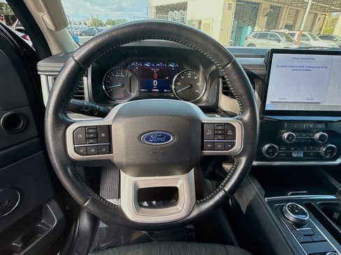 Used 2022 Ford Expedition XLT image 8
