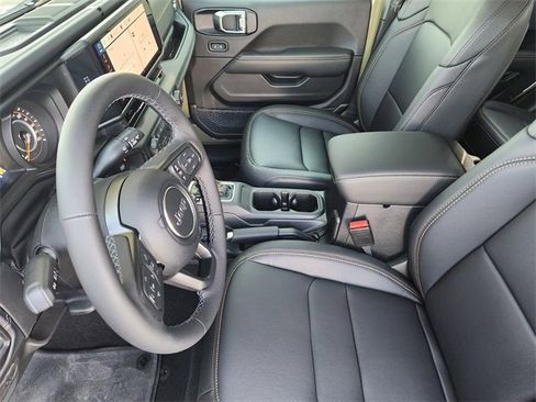 New 2025 Jeep Gladiator Sport image 9