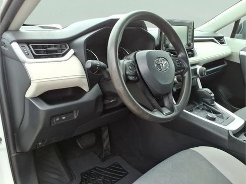 Used 2021 Toyota RAV4 XLE AWD/4WD image 13