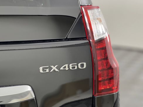 Used 2022 Lexus GX 460 Luxury w/ Sport Design Package image 12