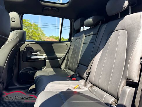 Used 2022 Mercedes-Benz GLB 250 4MATIC image 8