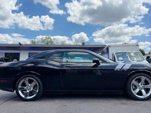 Used 2009 Dodge Challenger R/T image 3