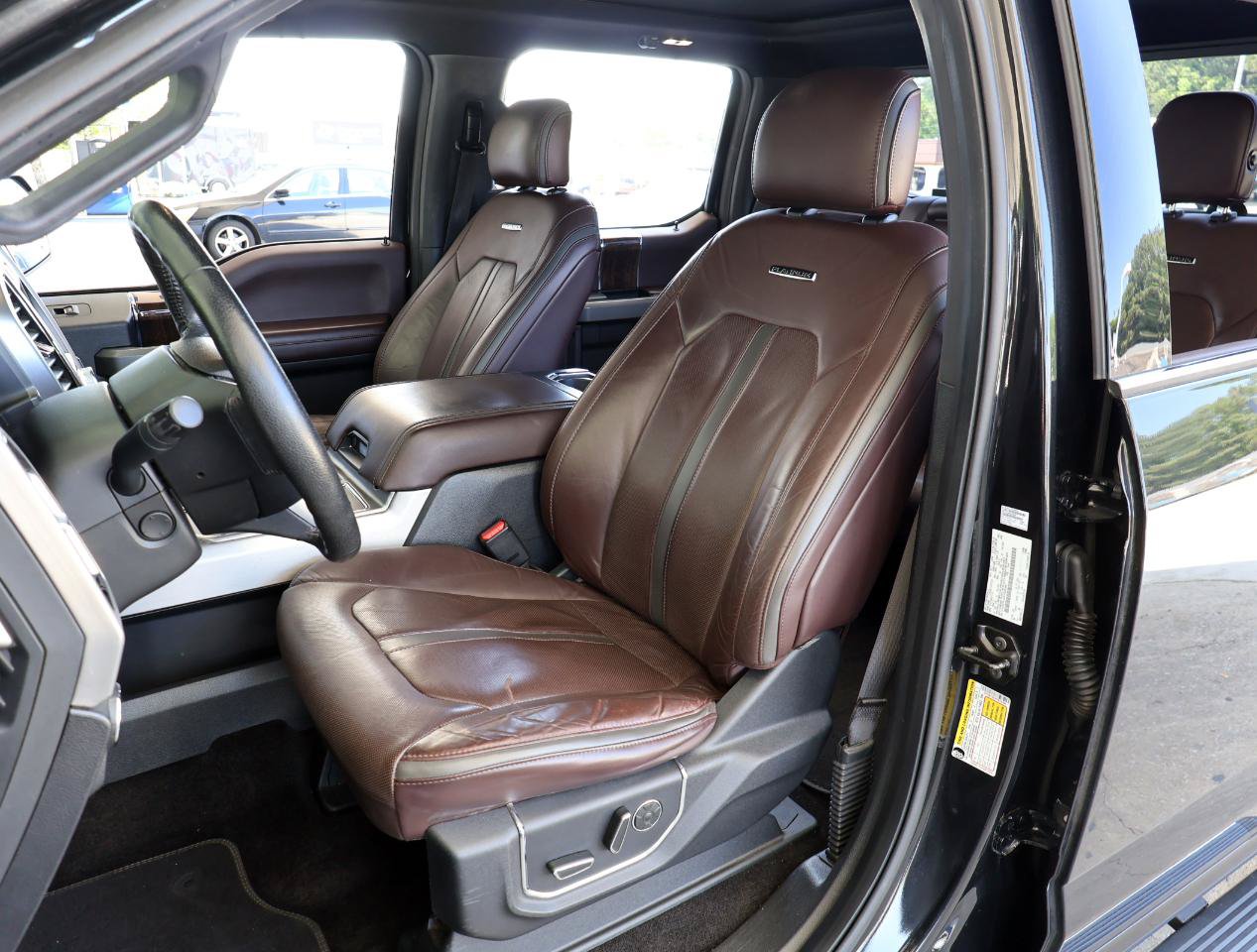 Used 2015 Ford F150 Platinum w/ Equipment Group 701A Luxury AWD/4WD image 14