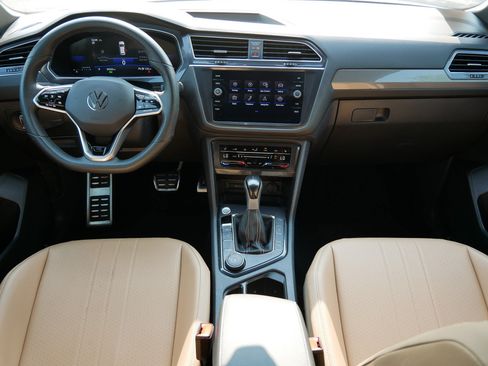 Certified 2023 Volkswagen Tiguan SE R-Line AWD/4WD image 10
