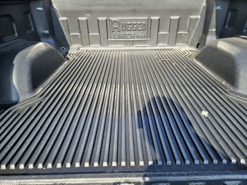 Used 2025 Chevrolet Silverado 1500 LT RWD image 30