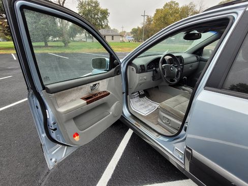 Used 2004 Kia Sorento 4dr LX 4WD Auto image 10