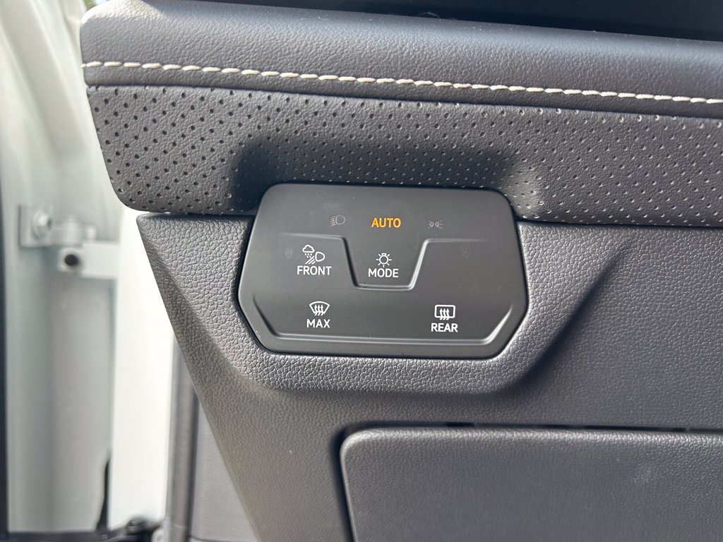 Certified 2024 Volkswagen Atlas Cross Sport SE FWD image 25