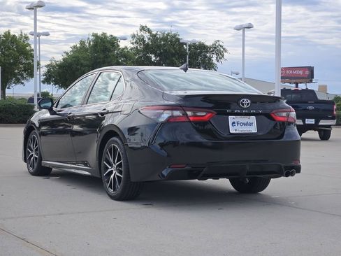 Used 2023 Toyota Camry SE FWD image 5