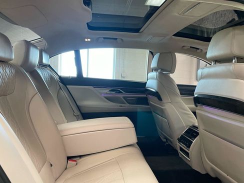 Used 2018 BMW 750i xDrive AWD/4WD image 15