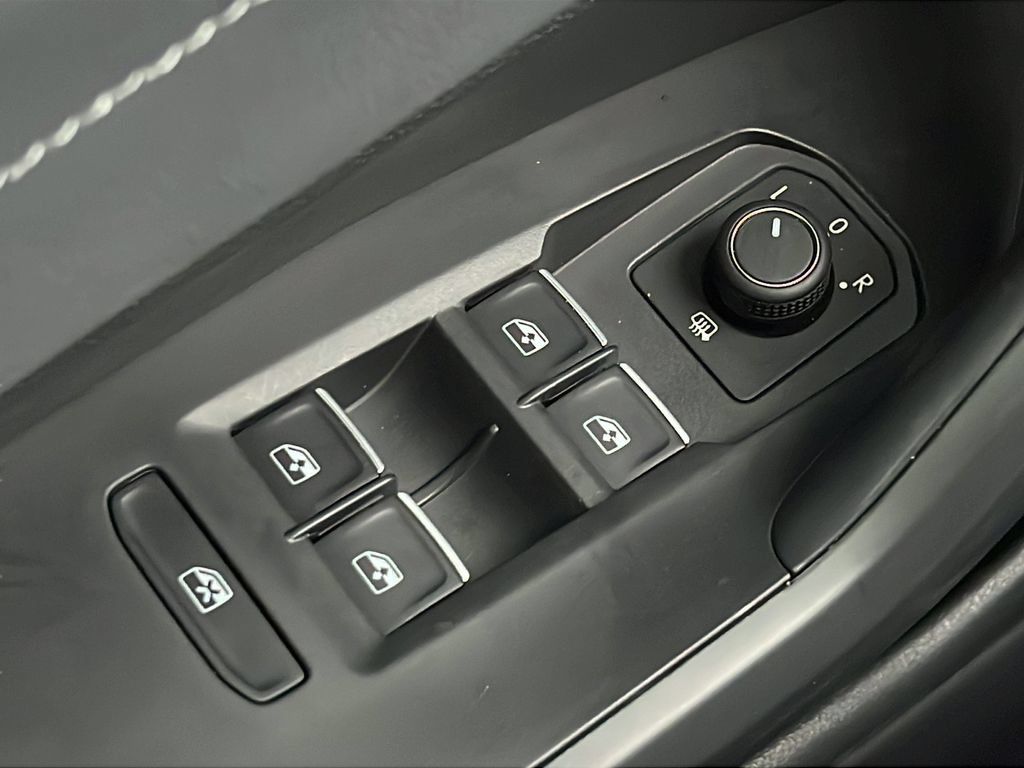 Used 2025 Volkswagen Jetta SEL FWD image 27