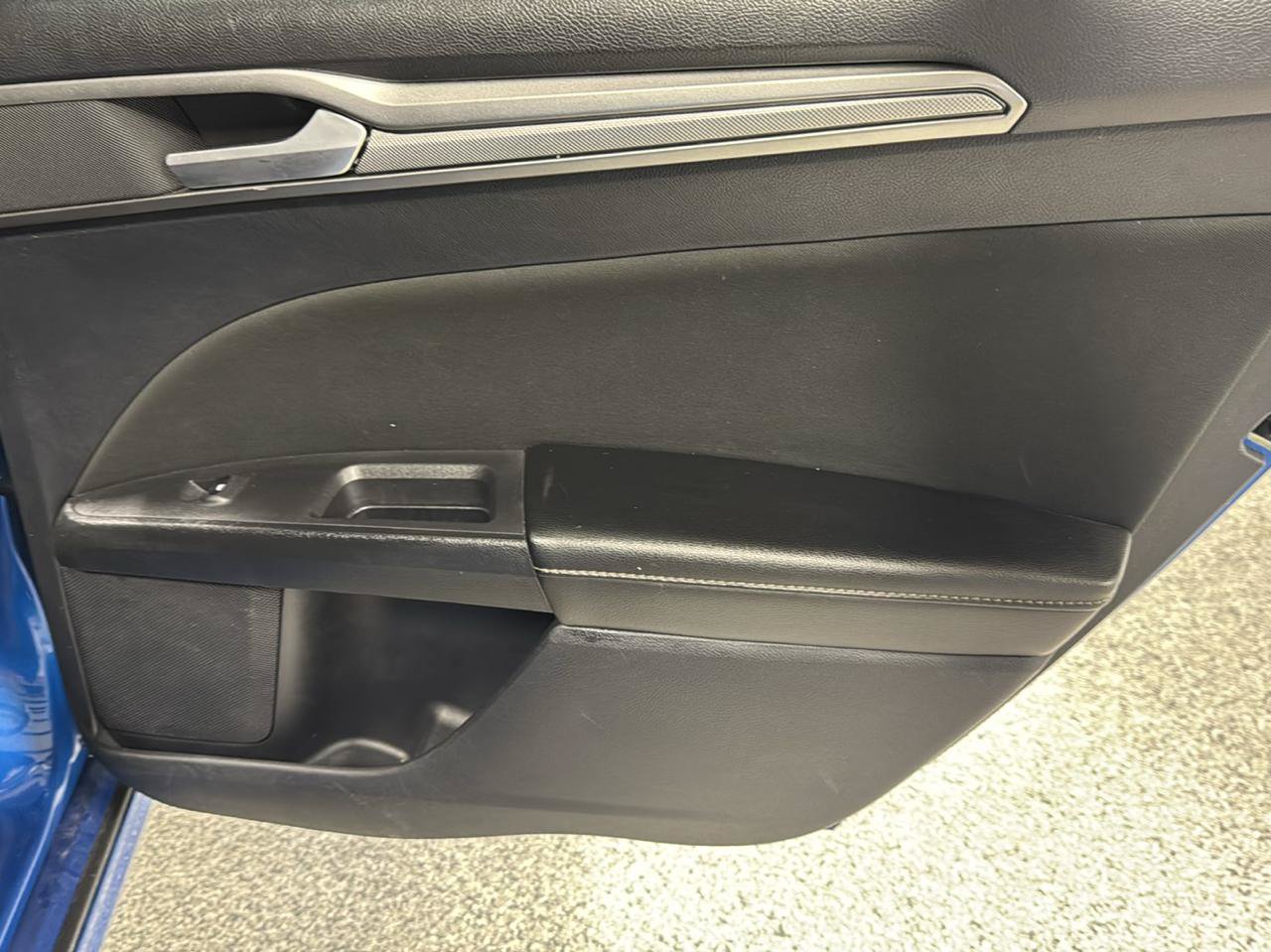 Used 2020 Ford Fusion SE FWD image 9
