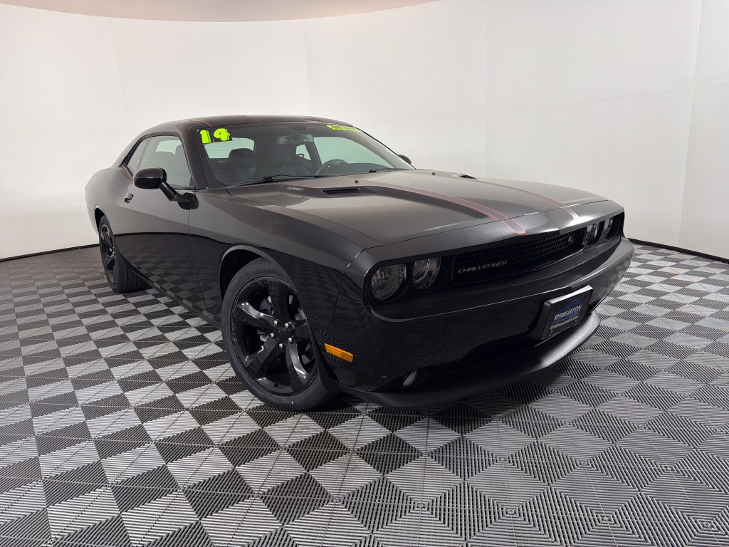 Used 2014 Dodge Challenger R/T w/ Blacktop Package RWD 360° Tour
