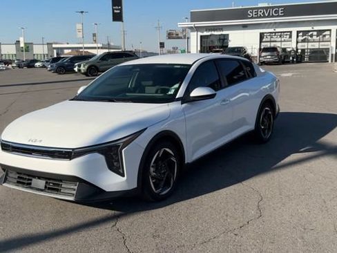 Certified 2025 Kia K4 EX FWD image 3