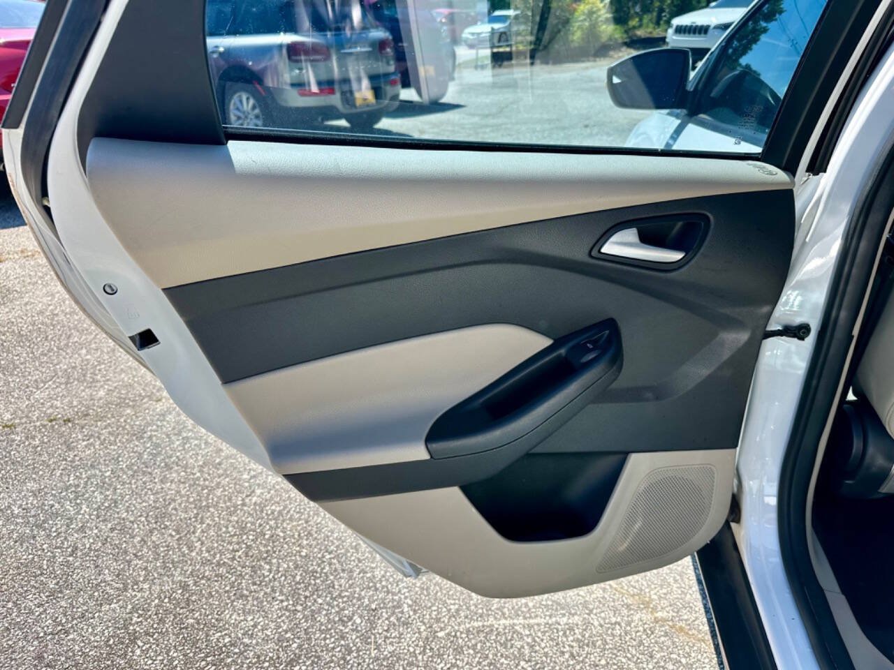 Used 2015 Ford Focus SE FWD image 13