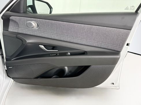 Used 2026 Hyundai Elantra Limited FWD image 32
