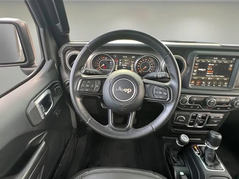 Used 2021 Jeep Gladiator Sport AWD/4WD image 14