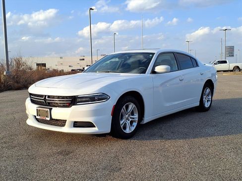 Used 2017 Dodge Charger SE image 35