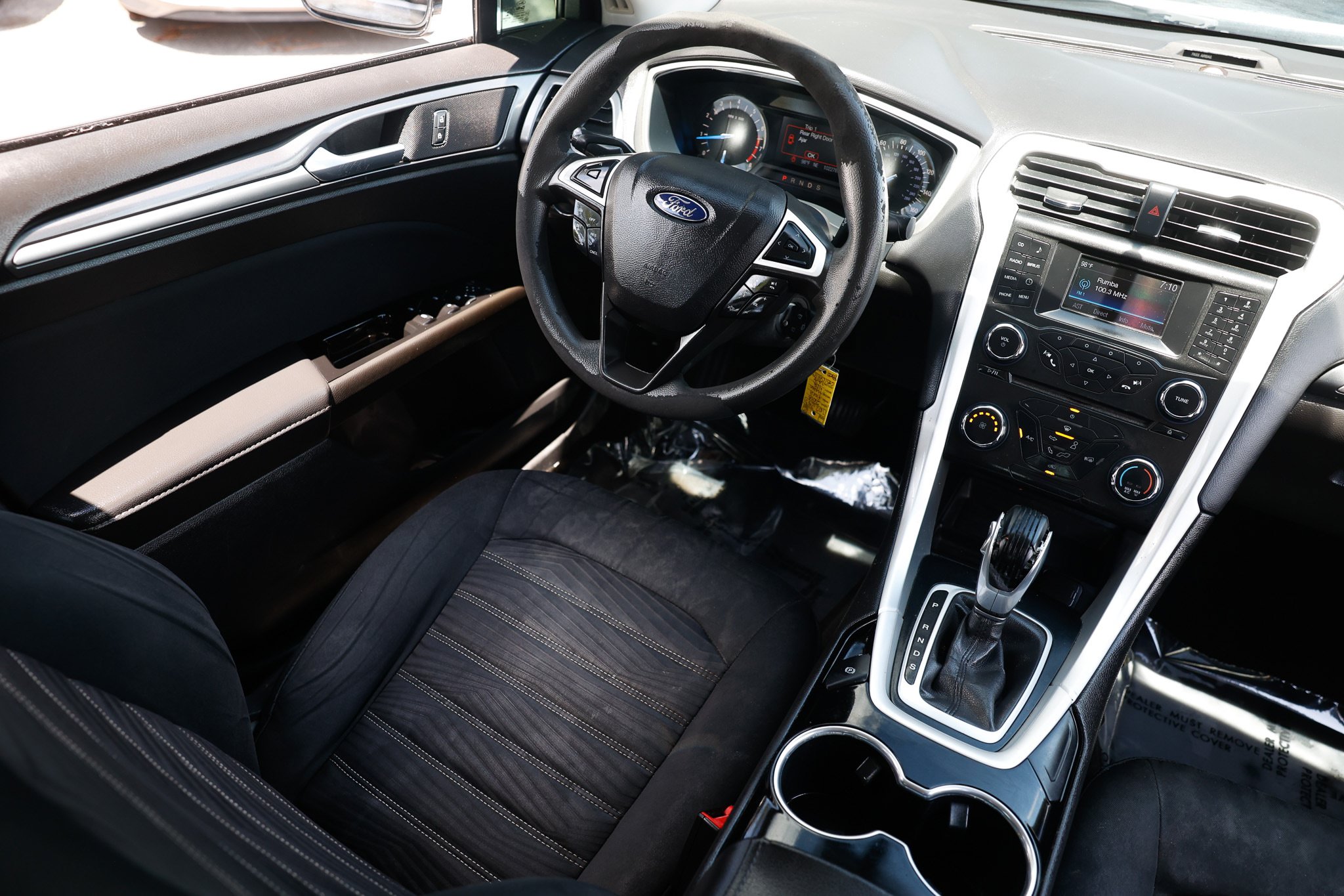 Used 2016 Ford Fusion SE FWD image 24