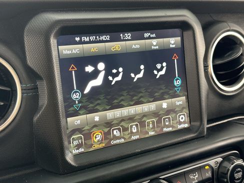 Used 2022 Jeep Wrangler Unlimited Rubicon 4xe AWD/4WD image 16