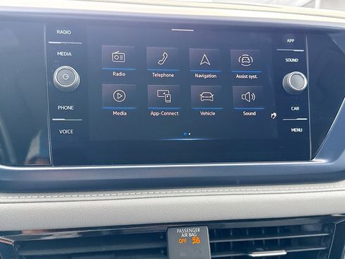 Used 2023 Volkswagen Taos SE w/ Panoramic Sunroof Package FWD image 29