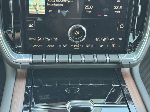 Used 2025 GMC Yukon Denali w/ Denali Reserve Package AWD/4WD image 20