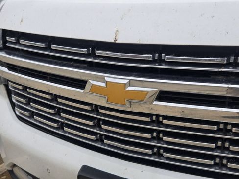 Used 2021 Chevrolet Suburban Premier AWD/4WD image 3