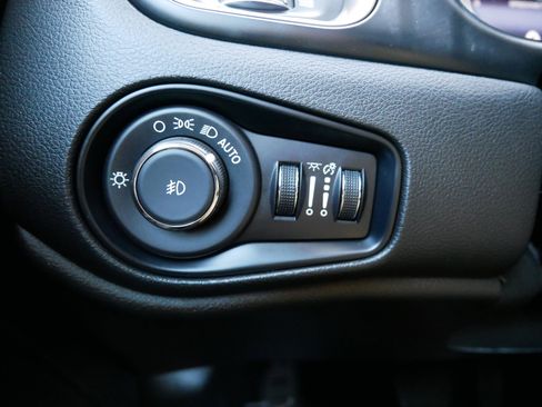 Used 2023 Jeep Renegade Limited image 26