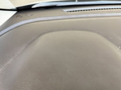 Used 2025 Nissan Versa SV image 34