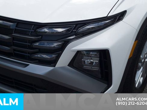 Used 2025 Hyundai Tucson SE FWD image 11