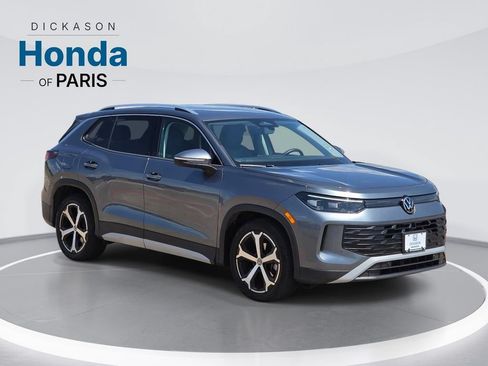 Used 2026 Volkswagen Tiguan SE FWD image 3