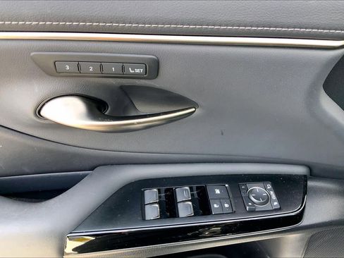 Used 2022 Lexus ES 350 w/ Premium Package image 36