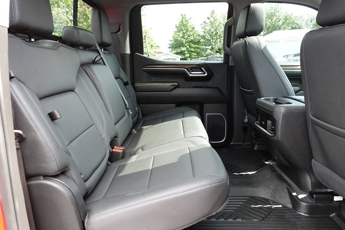 Used 2022 Chevrolet Silverado 1500 LT Trail Boss w/ LT Trail Boss Premium Package AWD/4WD image 37